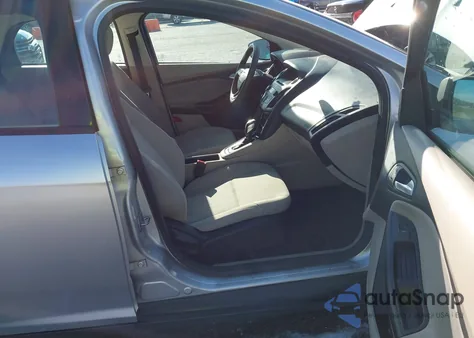 2015 Ford Focus Se z USA, uszkodzony, nr VIN 1FADP3K23FL215074